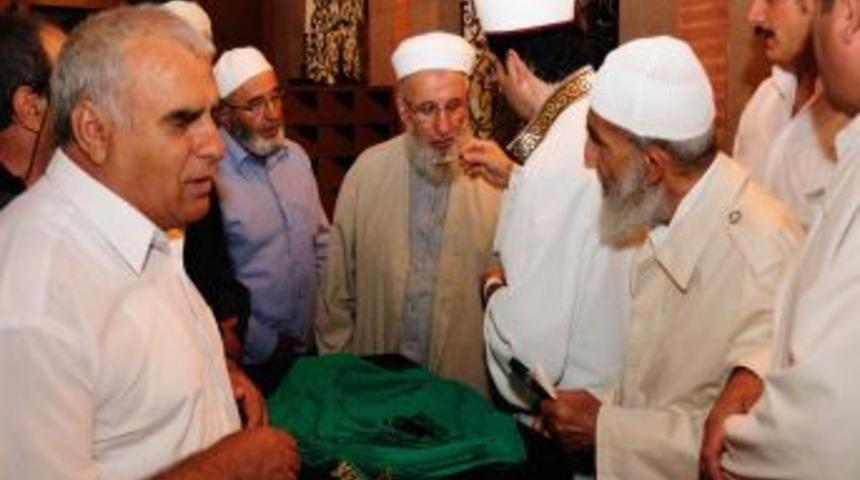 Ankaralılar Sakal-ı Şerif'i G&ouml;rebilmek I&ccedil;in Hacı Bayram'a Akın Etti