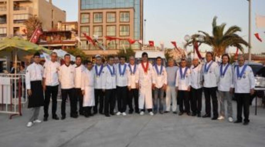 Kuşadası&rsquo;nda İftar Yemeğinde İzdiham