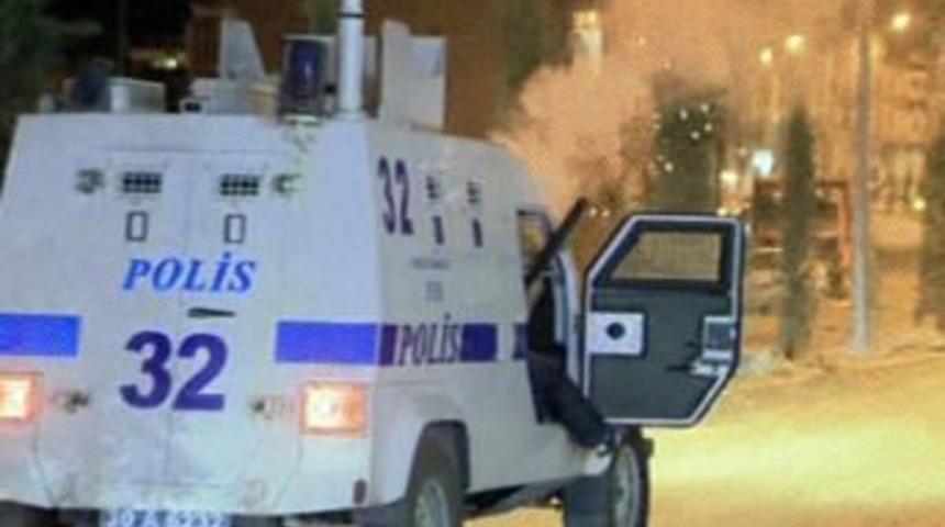 Polise Ses Bombalı Ve Havai Fişekli Saldırı