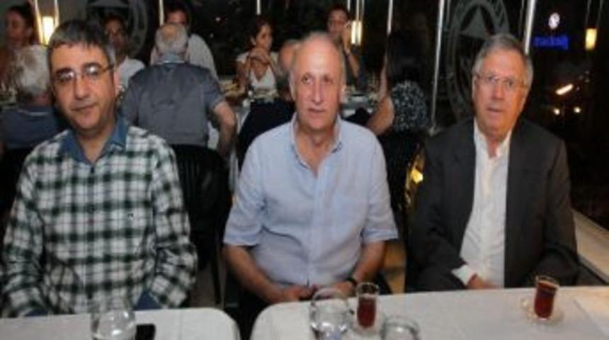 Aziz Yıldırım, Fenerbah&ccedil;e G&ouml;n&uuml;ll&uuml;leri Derneği&rsquo;nin İftar Yemeği Katıldı