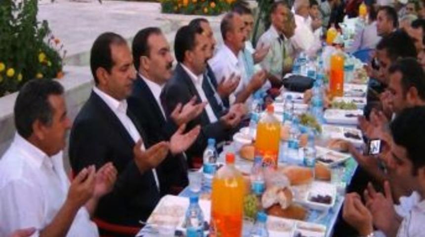 Erciş Belediyesi, Kadir Gecesi&rsquo;nde 5 Bin Kişiye İftar Yemeği Verdi