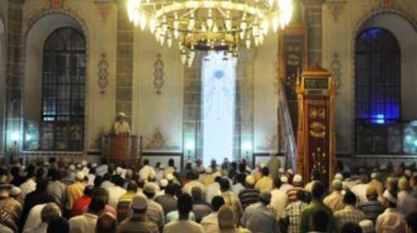 Samsun&rsquo;da Camiler Doldu Taştı