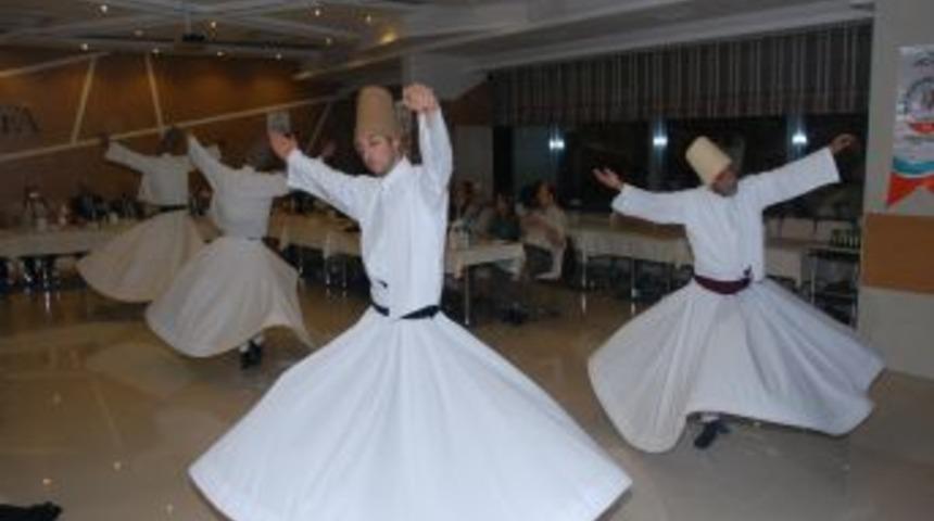 Semavi Dinlerin Mensupları İzmir'de Iftar Sofrasında Buluştu