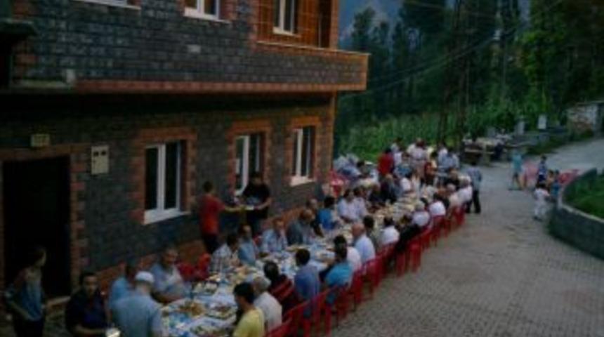 Ardeşen Sinan K&ouml;y sakinleri iftarda buluştu