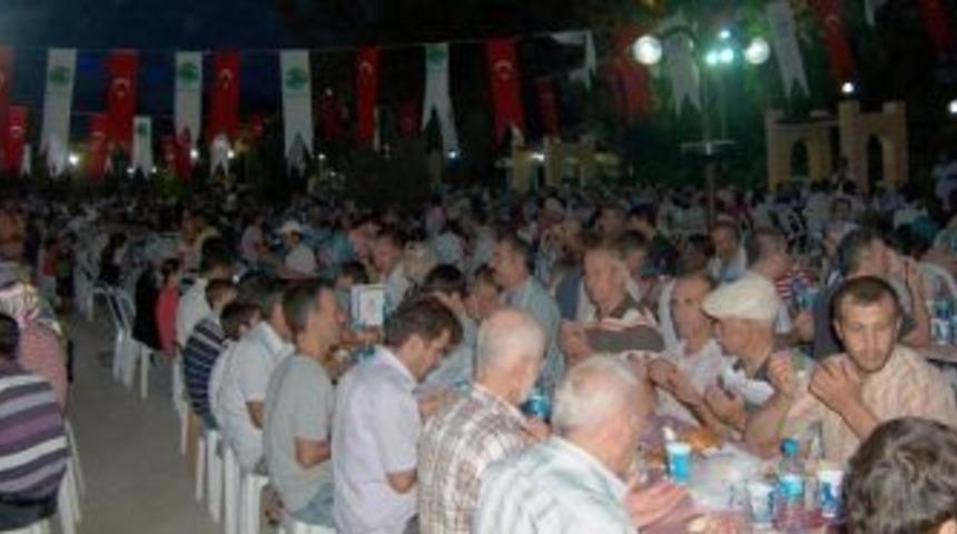 14. yılda 15 bin kişi, birlikte iftar a&ccedil;tılar