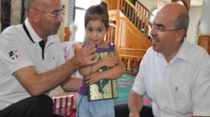 Kur'an Kursu &Ouml;ğrencilerine Hediye Yağdı