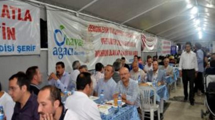 M&uuml;siad İftar &Ccedil;adırında İftar Verdi