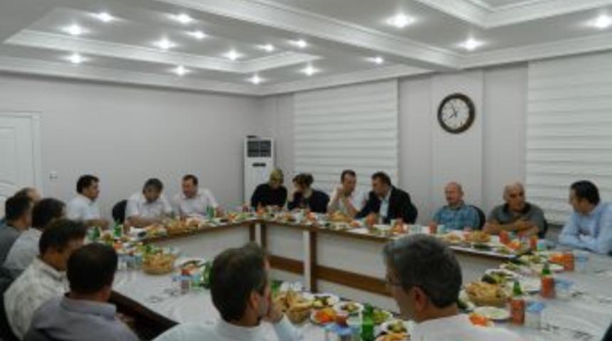 AK Parti Y&ouml;netimi Demokrasi Platformu&rsquo;nun Iftarında Buluştu