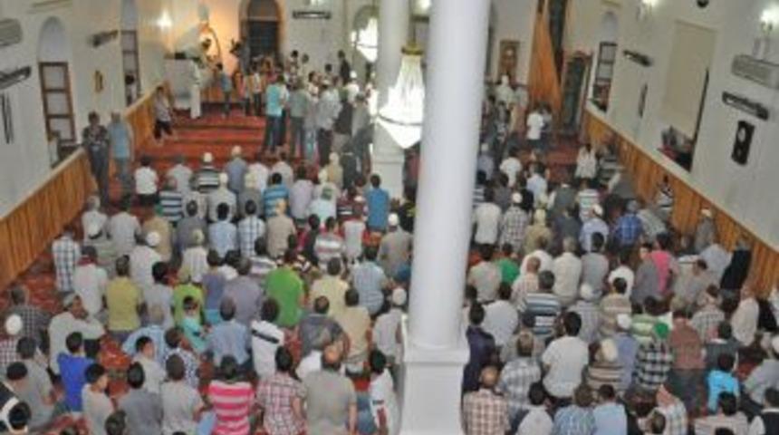 Dursunbey &Ccedil;arşı Camisi'nde Sakal&ndash;ı Şer&icirc;f A&ccedil;ıldı