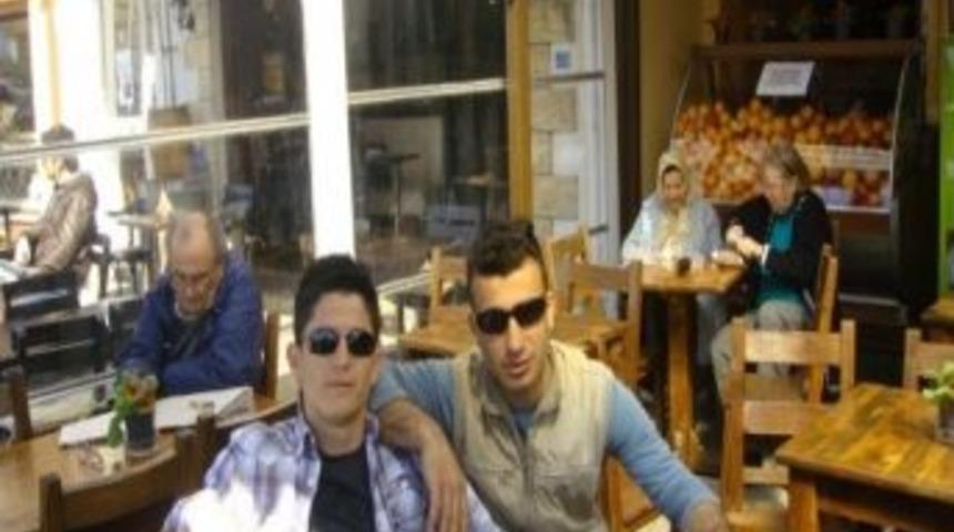 Fo&ccedil;a Bug&uuml;n İkinci Şehidine Ağlıyor