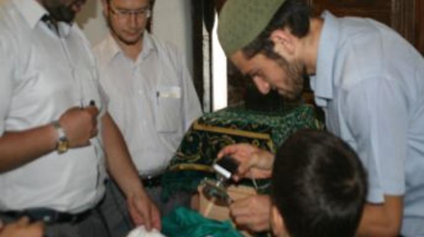 Sakal-ı Şerif Ziyaretiyle Başlayan Kandil Programı Sabaha Kadar Devam Etti