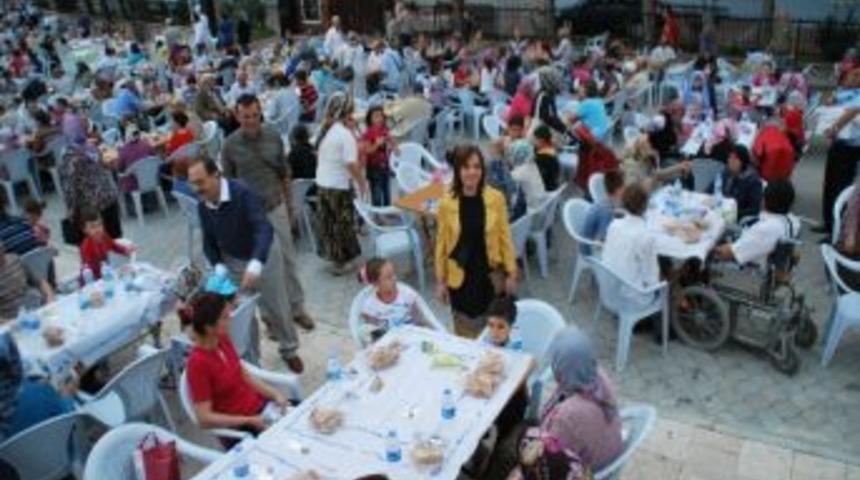 Kadir Gecesi'nde Meydan Dolup Taştı