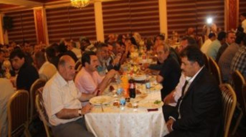 Ak Partililer, İftar Yemeğinde Bir Araya Geldi