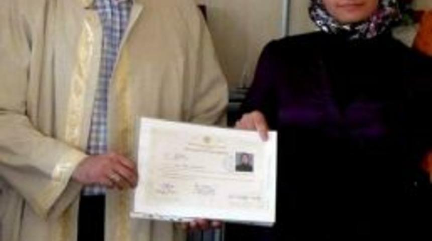 32 Yaş B&uuml;y&uuml;k Aşkının Peşinden Gelip M&uuml;sl&uuml;man Oldu