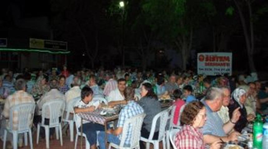 Salihli Sistem Dershanesi Y&ouml;neticileri İftarda Bir Araya Geldi