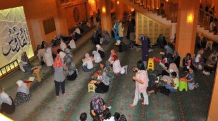 Sosyal Hizmetler Yardım Vakfı Şehitler Için Mevlit Okuttu