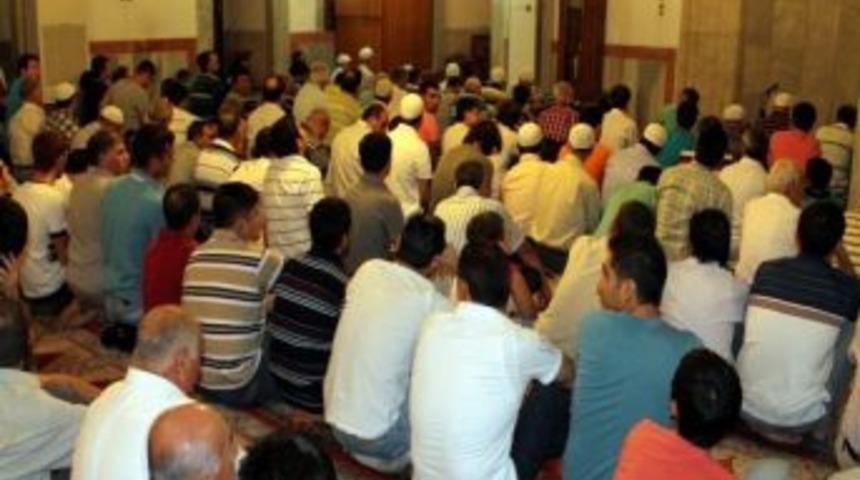 Kadir Gecesi Sakalı Şerif Ziyaretine Yoğun İlgi