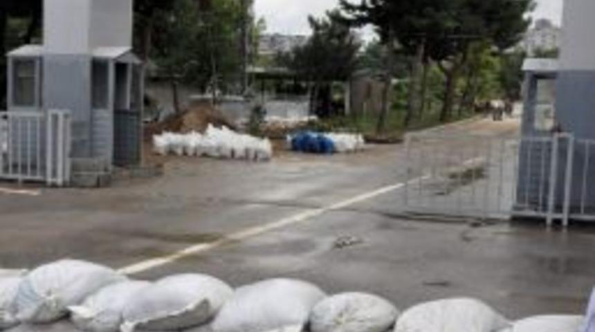 Jandarma Komutanlığına Kum Torbalı Sel Önlemi