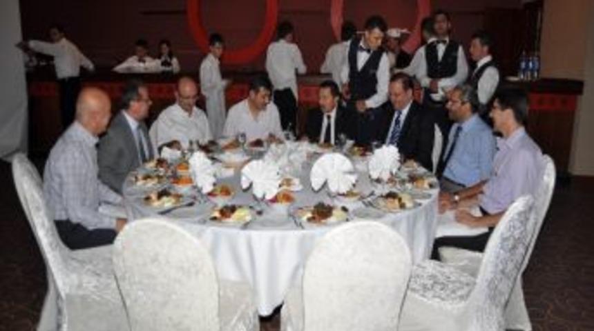 Memur-sen &Uuml;yeleri İftarda Bir Araya Geldi