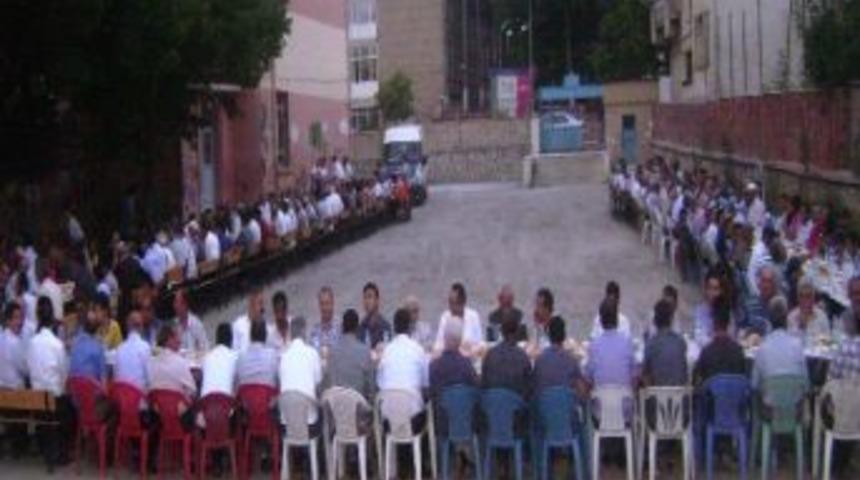 Doğanşehir Ak Parti Teşkilatı'ndan İftar Yemeği