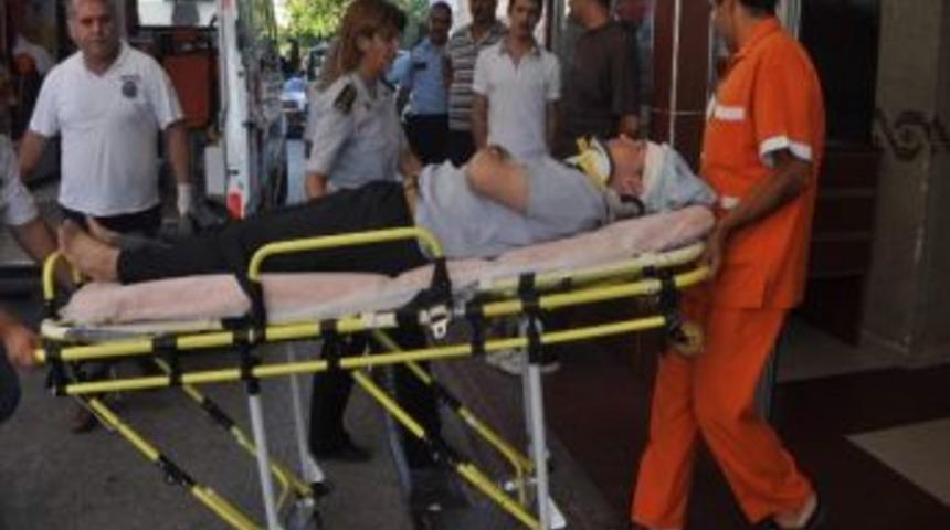 Otomobil Motosiklete &Ccedil;arptı: 2 Yaralı