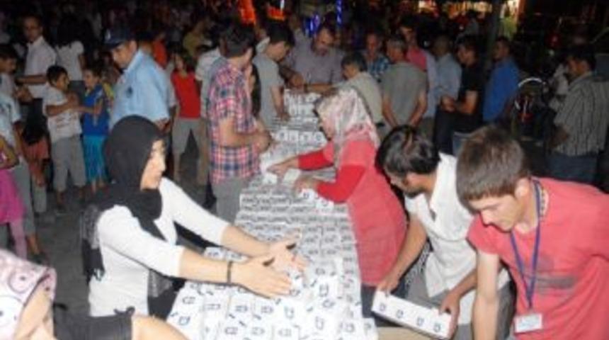 Karaman Belediyesi Kadir Gecesi&rsquo;nde Kandil Simidi Dağıttı