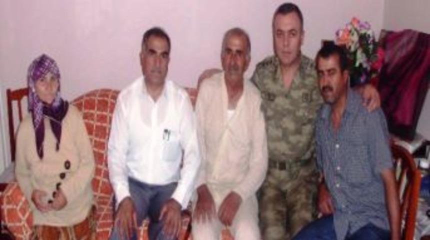 Alay Komutanı Yılmaz&rsquo;dan Şehit Ailesine Ziyaret