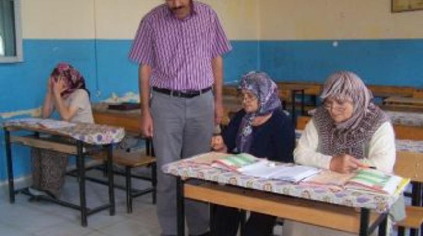 67 Yaşından Sonra Okuma Yazmayı Öğreniyorlar