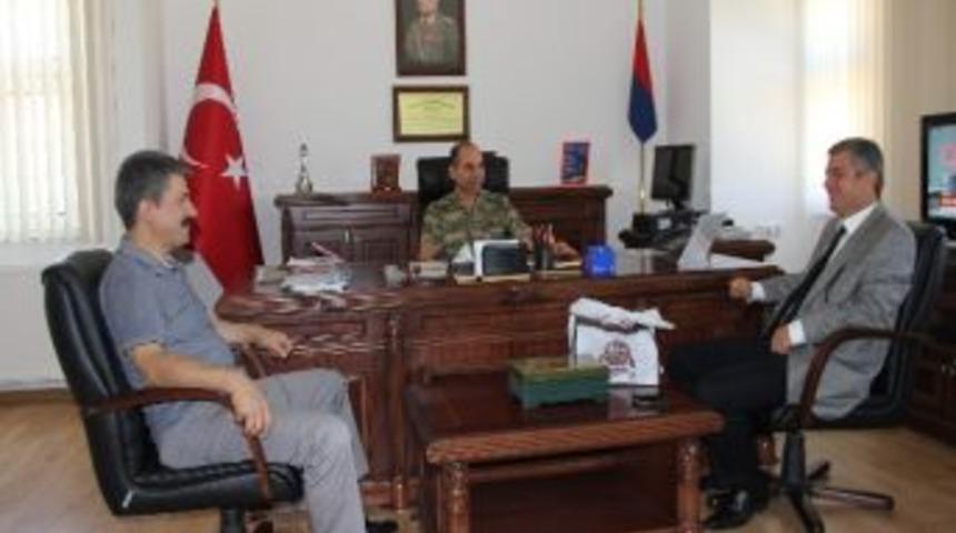 Karab&uuml;kspor Y&ouml;netiminden Alay Komutanına Ziyaret