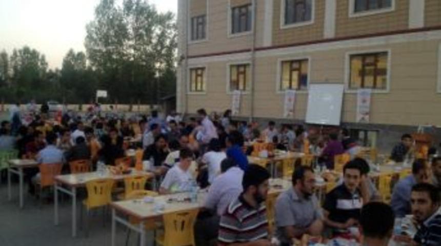 Serhat Liseleri, Mezunlarını İftarda Buluşturdu