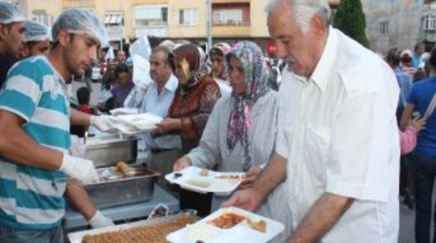 Yoğun İlgi Nedeniyle İzdiham Yaşandı