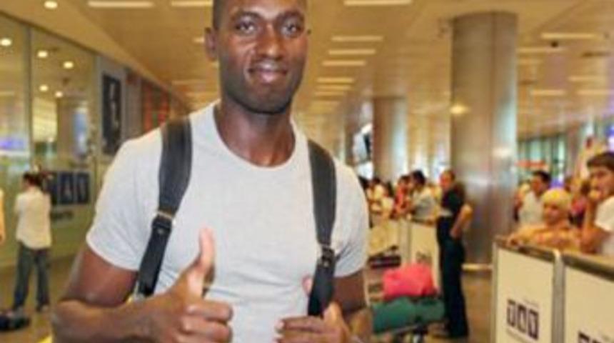 Romain Sato, Fenerbah&ccedil;e &Uuml;lker I&ccedil;in İstanbul&rsquo;a Geldi