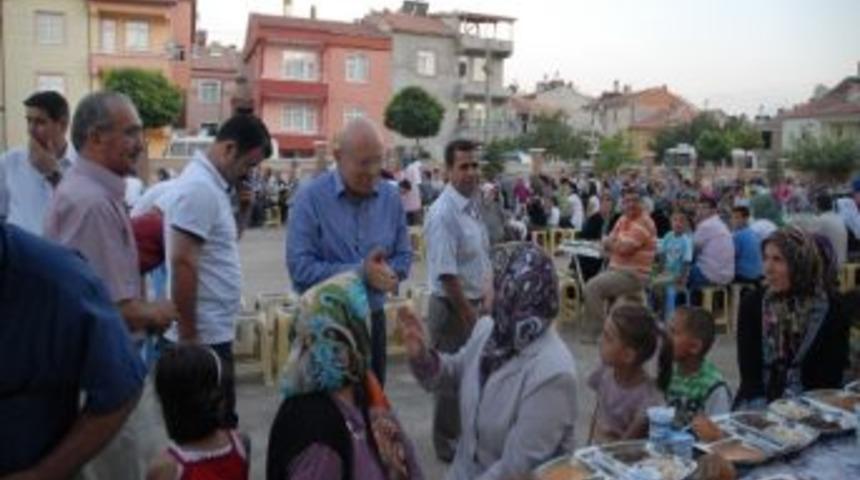 Karaman Belediyesi&rsquo;nin Son İftar Sofrası H&uuml;rriyet Mahallesi&rsquo;ne Kuruldu