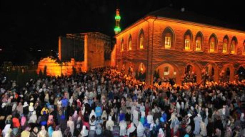 Hacı Bayram, Kadir Gecesi'nde Tarihi Bir G&uuml;n Yaşadı