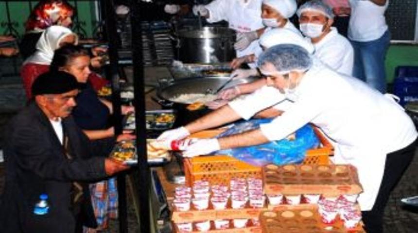 Hayırsever İşadamı &Ouml;ner Hekim'den Kadir Gecesi&rsquo;nde &Ouml;nce İftar Sonra Mevlid