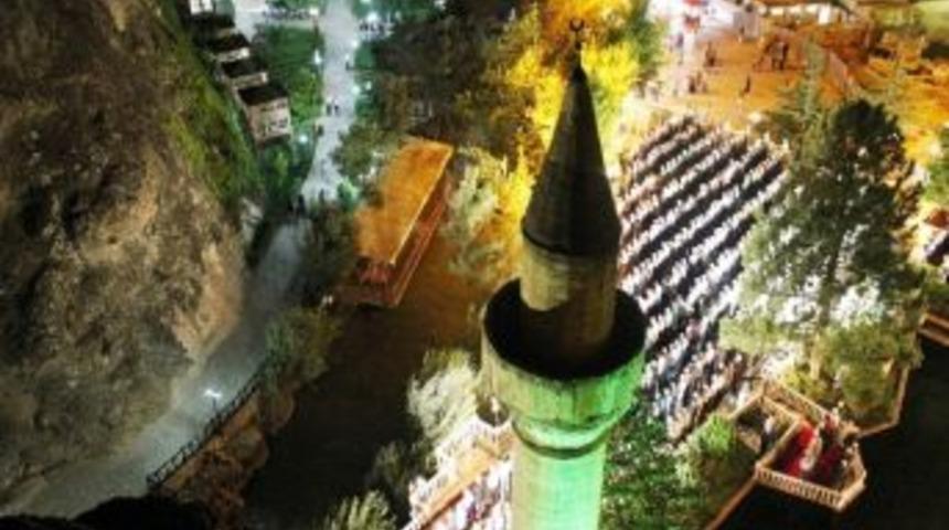 Kadir Gecesinde Sakal-ı Şerif Ziyarete A&ccedil;ıldı