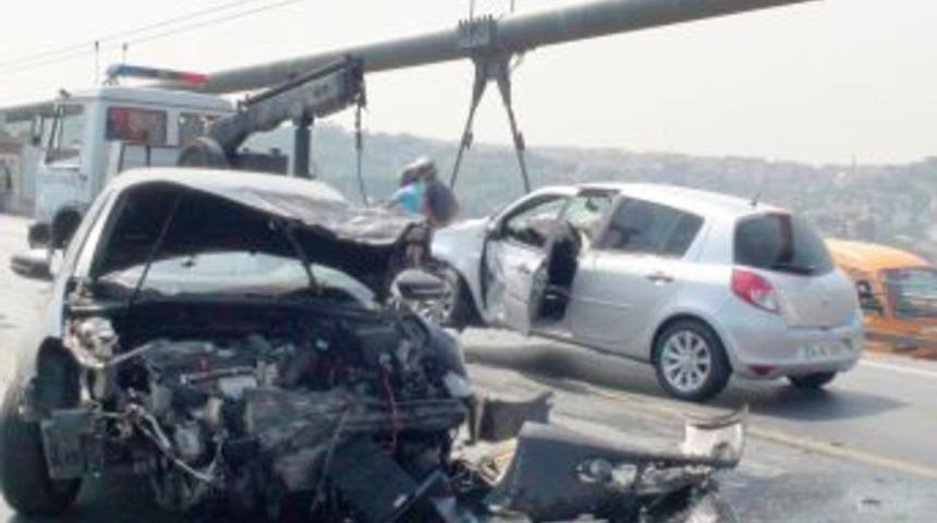 Boğazi&ccedil;i K&ouml;pr&uuml;s&uuml;'nde Kaza : 2 Yaralı