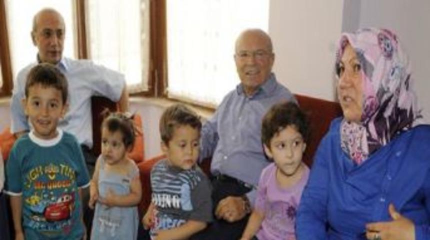 Milletvekilleri, Sevgi Evlerinde Kalan &Ccedil;ocukları Ziyaret Etti