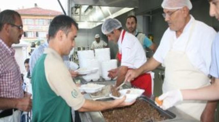 İhh Yozgat’ta 750 Kişiye İftar Yemeği Verdi