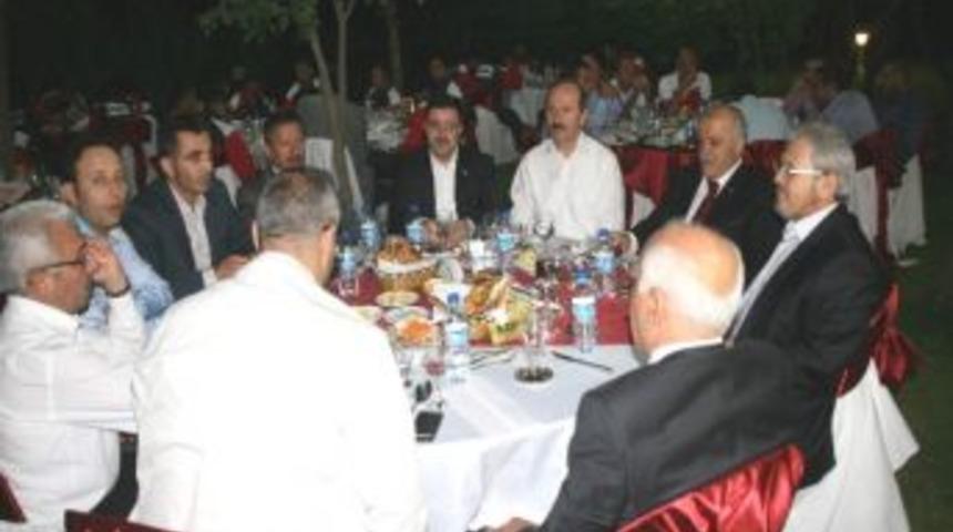 Yimpaş Holding İftar Yemeği Verdi