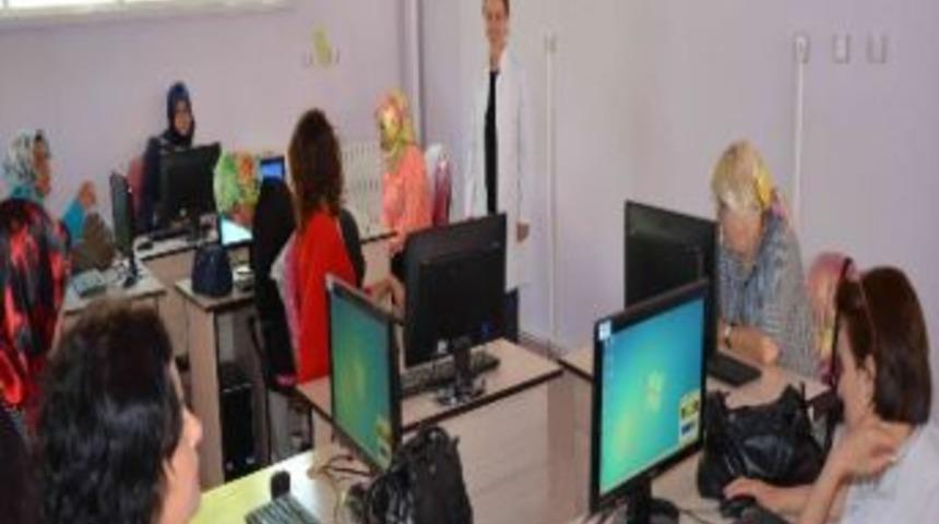 Hanımlar Bilgisayar Öğreniyor