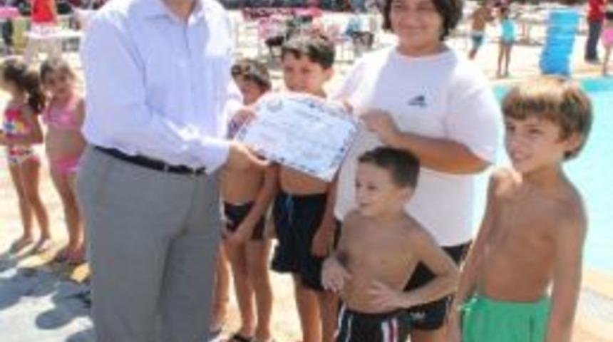 Y&uuml;zme Kursu &Ouml;ğrencileri Katılım Sertifikalarını Aldı