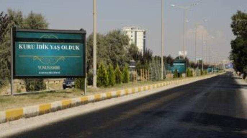 Karaman&rsquo;a Gelenlere Yunus Emre Ve Hz. Mevlana&rsquo;nın Annesi Hatırlatılıyor