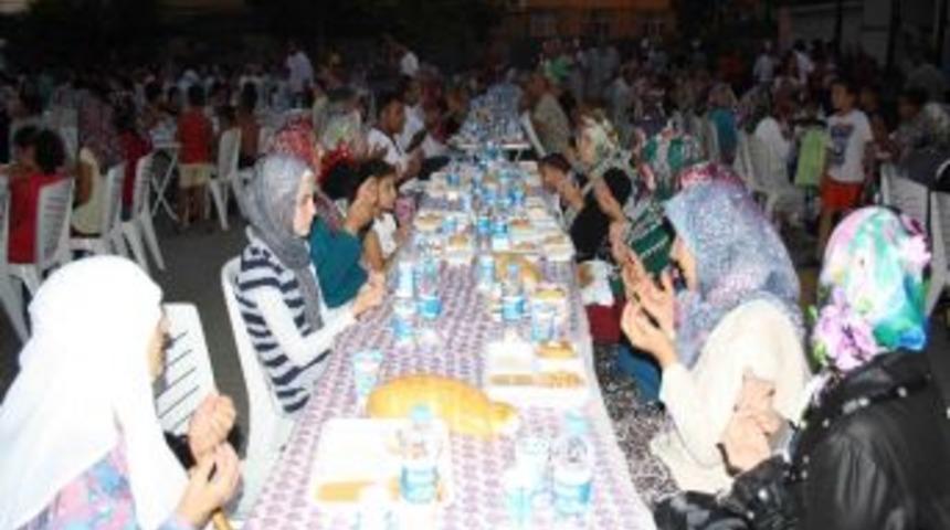 Manavgatlı Aş&ccedil;ılar Bin Kişiye İftar Verdi