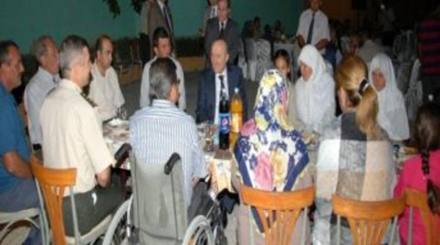 &Ccedil;iftelerde Anlamlı İftar