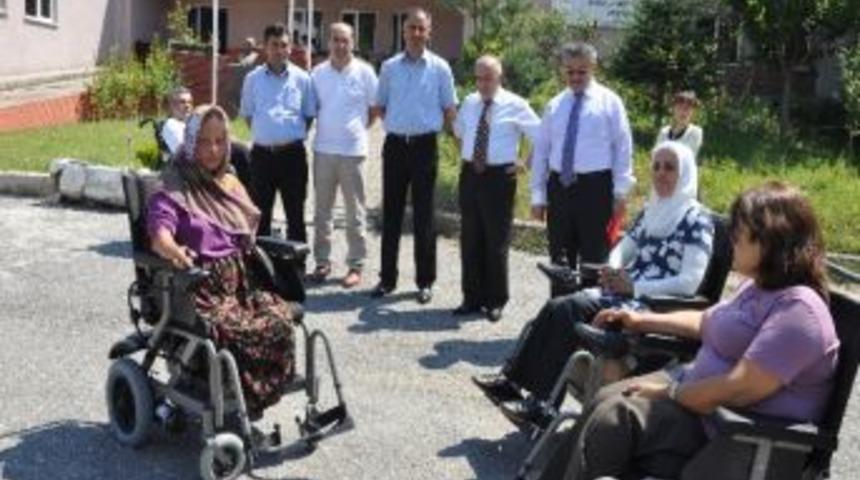 Engellilere 3 Adet Ak&uuml;l&uuml; Tekerlekli Sandalye Desteği ,