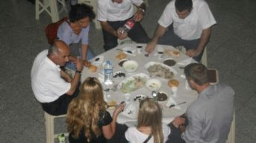 Konya Otogarında İftar Yemeği