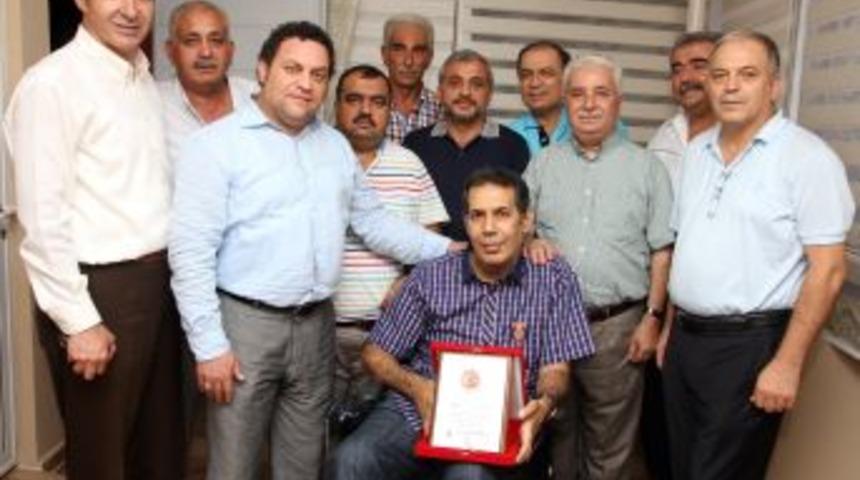 Arıkan Gazi Caner&rsquo;e plaket verdi