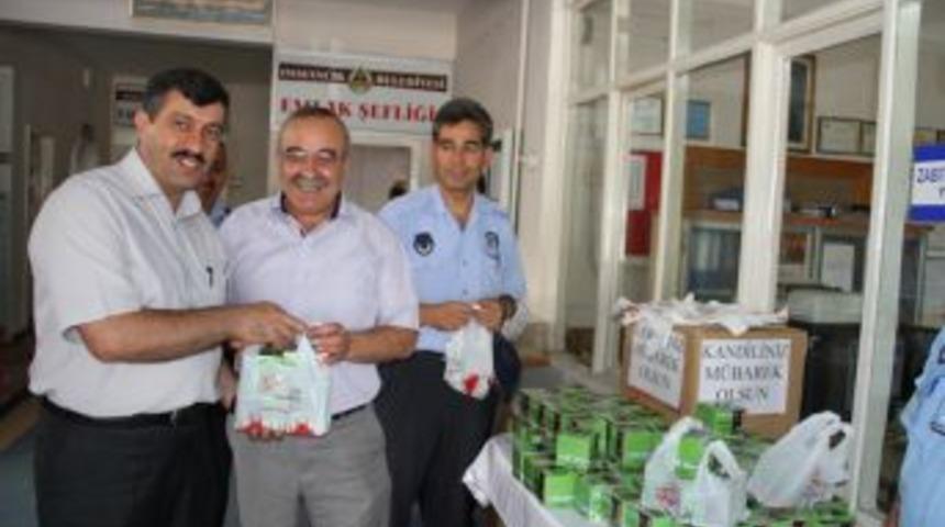 Osmancık Belediyesi Kandil Simidi Dağıttı