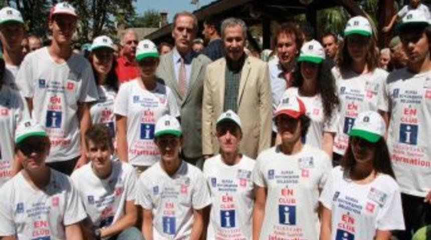 Arın&ccedil;&rsquo;tan Gen&ccedil; Rehberlere Ulu Cami Soruları